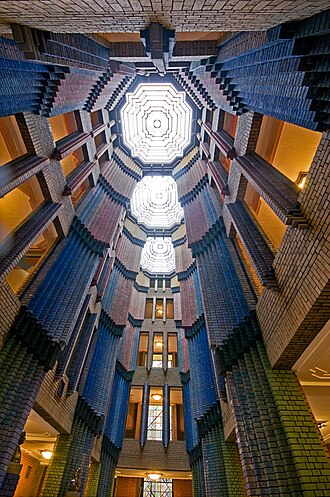 Atrium, Peter-Behrens-Bau, Frankfurt, 1924
