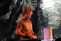 Cliff Bleszinski, Lead Designer on Gears of War, demos the game live from Grauman's Chinese Theatre during the Xbox Press Briefing at E3 2006.