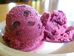 Blueberry frozen yogurt