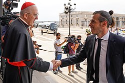 Bale being welcomed in the Almudena by Cardinal Osoro after winning the 2021–22 Champions League with Real Madrid