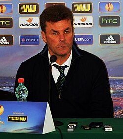 Hecking at a press conference with Wolfsburg in 2014