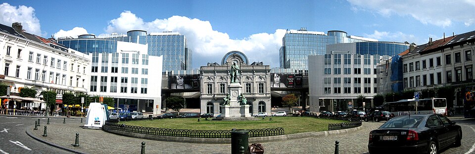 The western face of the European Parliament after the completion of its latest extension towards the Place du Luxembourg/Luxemburgplein