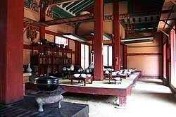 A recreation of a royal kitchen in which kungnyŏ (court ladies) worked, displayed in the Dae Jang Geum Theme Park