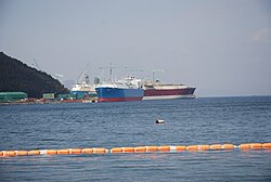 Shipbuilding in Gohyeon 고현의 삼성조선소