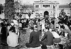 «Las patas en la fuente», a famous photo of the peronist demonstration known as Loyalty Day (October 17, 1945), which obtained the liberation of Juan Perón.