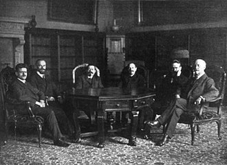 The Council of the People's Deputies. From left to right: Barth (USPD), Landsberg (SPD), Ebert (SPD), Haase (USPD), Dittmann (USPD), Scheidemann (SPD)