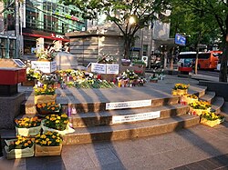 Citizens mourned for the sinking of Sewol.