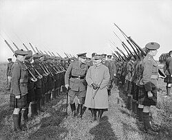 Foch and Douglas Haig inspecting the Gordon Highlanders, 1918