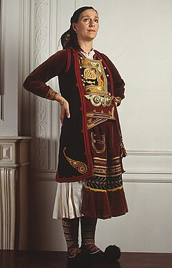Traditional dress from Agioi Pantes, Filiates municipality (PFF's collection).