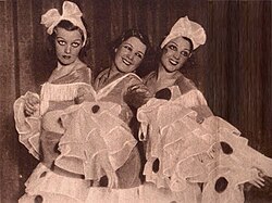 Libertad Lamarque and other actresses of her time in a revista porteña at the Teatro Maipo in 1933