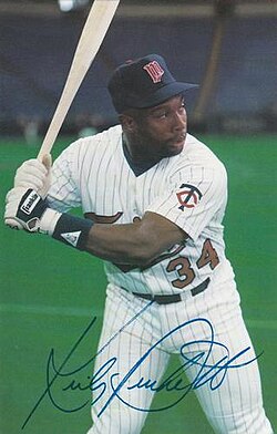 In Game 6 of the 1991 World Series, Kirby Puckett made a memorable leaping catch in left field to rob an extra-base hit. In the bottom of the 11th inning, Puckett hit a game-winning home run to send the Series to Game 7