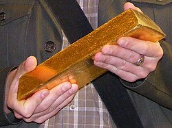 Good Delivery gold bar weighing 12.4 kilograms (400 ozt)