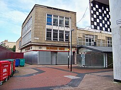 Boarded shops on Broadway on the fringes of the development; until the centre opened, shops in this area were somewhat isolated.