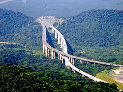 Rodovia dos Imigrantes (SP-160), considered one of the best highways in the country, crossing the Serra do Mar.
