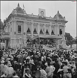 A crowd gathers in Hanoi for the presentation of a new Vietnamese cabinet, July 1952