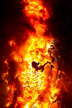 La cremà (burning of the ninots) during the 2015 falles