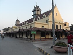 Much of old Lahore features colonial-era buildings, such as the Tollinton Market.