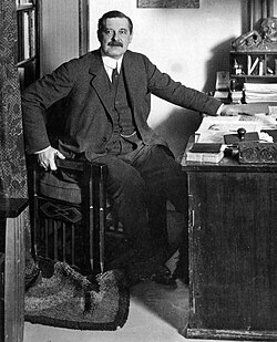 Peter Behrens around 1913 in his office in Berlin