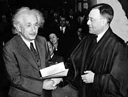Judge Forman (r) awards Albert Einstein his certificate of the American citizenship on October 1, 1940.
