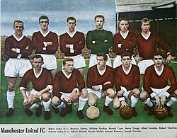 A Manchester United team photo from 1960. Gregg is on the back row in the green shirt.