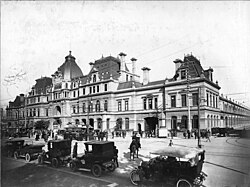 Plaza Constitución railway station in 1920. Yrigoyen lived on the nearby Avenida Brasil until his death in 1933. Years later, his house was demolished to make way for the Arturo Frondizi Highway.