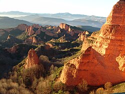 The striking landscape of Las Médulas, the most important gold mine in the Roman Empire, resulted from the Ruina montium mining technique.