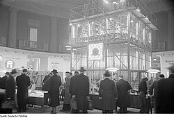 Products of Jenaer Glaswerks Schott & Gen at an exhibition in 1951
