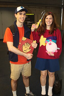 Fans cosplaying as Dipper and Mabel at Montreal Comiccon in 2015