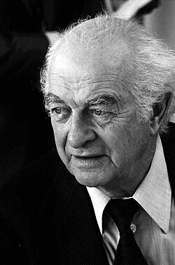 Pauling in 1977