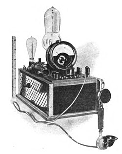 One of the first vacuum tube AM radio transmitters, built by Meissner in 1913 with an early triode tube by Robert von Lieben. He used it in a historic 36 km (22 mi) voice transmission from Berlin to Nauen, Germany. Compare its small size with the arc transmitter above.