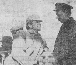 Durant, center, chatting with President Hinz of the Lowell, Massachusetts, Automobile Club in 1909
