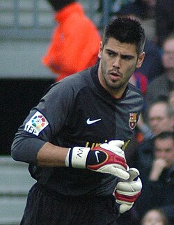 Víctor Valdés has the most clean sheets in El Clásico with seven.
