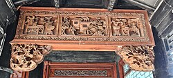 Ornamental Chinese lintel at Zhan Yuan.
