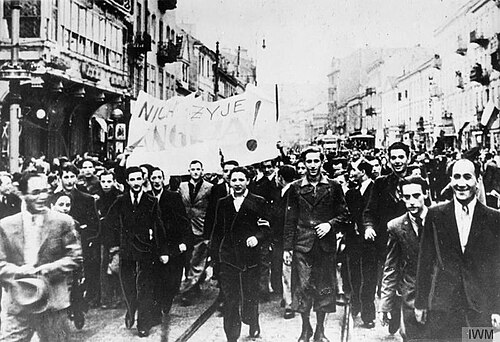 Poles marching in Warsaw, after Britain declared war on Germany, during the (German) invasion of Poland. Banner reads "Long Live England".