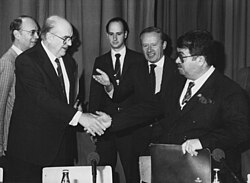 Andreas Papandreou and Turgut Özal in Davos, 1986.
