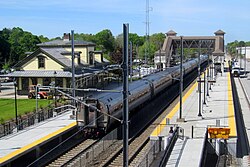A southbound Northeast Regional train stopped at Kingston Station