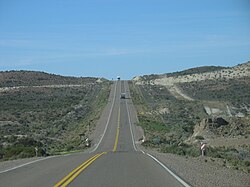 Stretch of National Route 3 through Cañadón León, Santa Cruz Province.