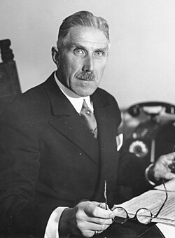 Franz von Papen, Chancellor of Germany (1932)