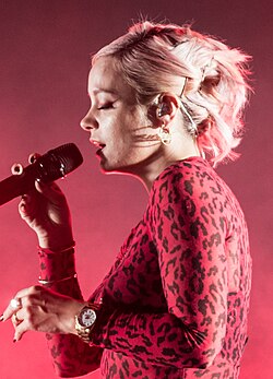 Allen performing in March 2018