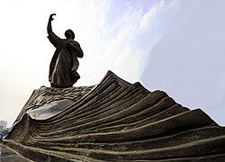 A statue of the poet in Mutanabbi Street