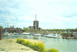 The Ludueña Stream and the Sorrento power plant, near the end of the stream into the Paraná River.