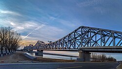 Train No. K1531 passes Longju Bridge over Yellow River near Lijin
