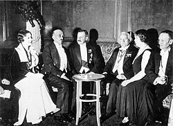 Vera Weizmann, Chaim Weizmann, Herbert Samuel, Lloyd George, Ethel Snowden, and Philip Snowden