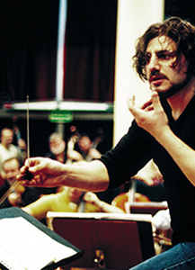 José Cura conducting the Sinfonia Varsovia in 2002