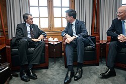 Kenneth Roth and the Prime Minister of the Netherlands, Mark Rutte, February 2, 2012