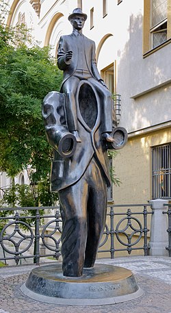 Franz Kafka monument, next to the Spanish synagogue
