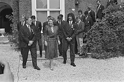 Michels with Queen Beatrix and the Dutch team after winning Euro '88.
