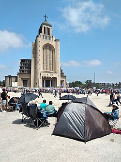 Followers camping out before Bergonzi's visit to the Votive Temple of Maipú, January 2024.