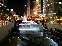 Cheonggyecheon at night