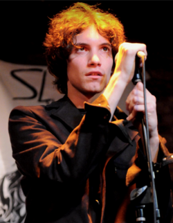 Avidan performing with his previous band Skyhill in 2008